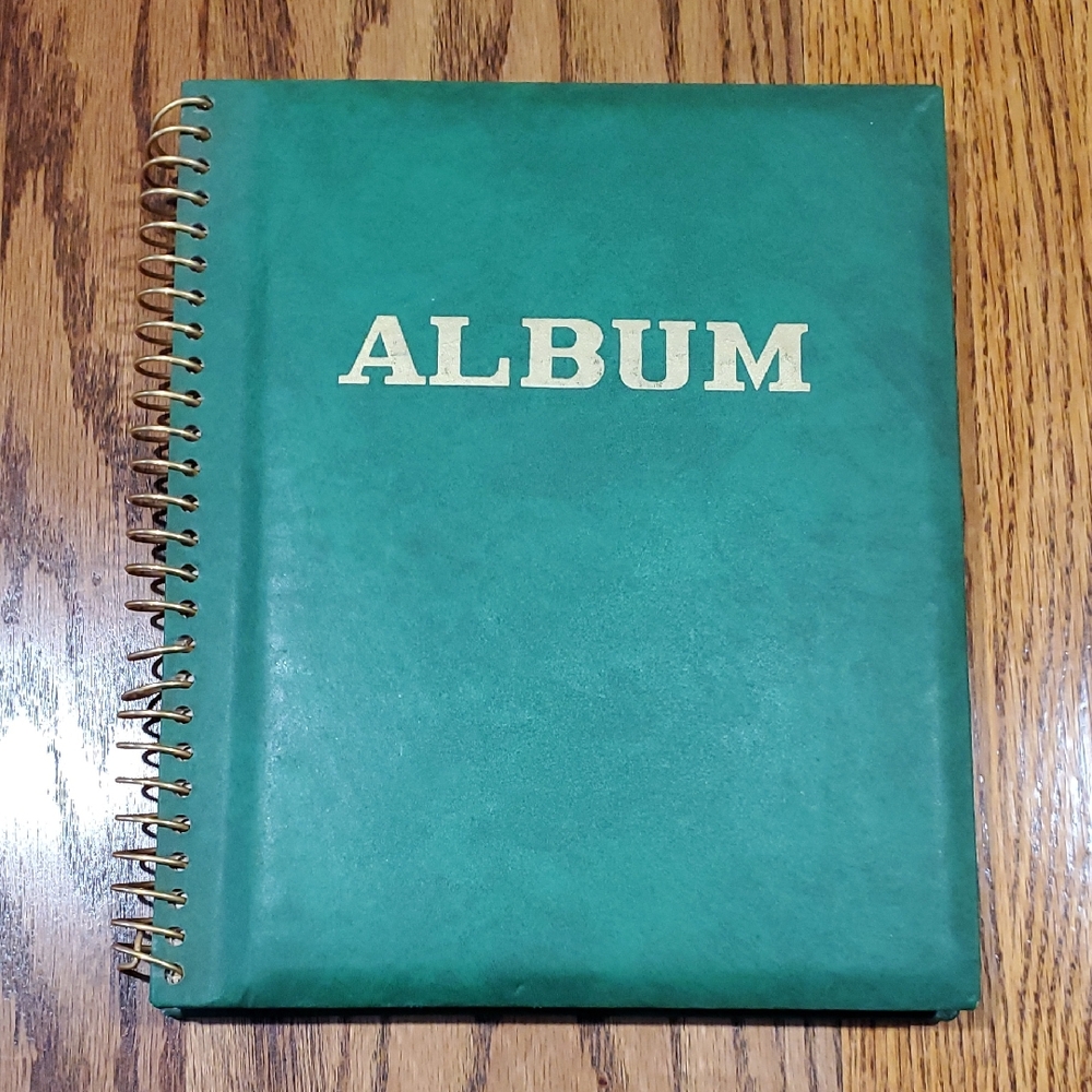 Green Spiral-Bound Album – Classic Photo Notebook